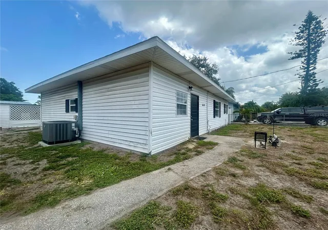 3rd image of 2628 45Th Ave W, Bradenton, FL 34207 | MLS# A4699451