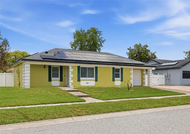 Photo 2 of Sale Pending at 931 Arizona Woods Ln, Orlando, FL 32824 | MLS# O6423517 | Listing updated on 2026-08-28