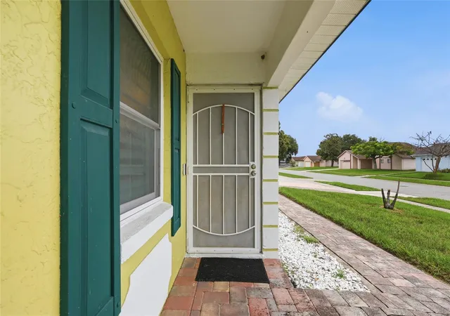 Photo 3 of Sale Pending at 931 Arizona Woods Ln, Orlando, FL 32824 | MLS# O6423517 | Listing updated on 2026-08-28