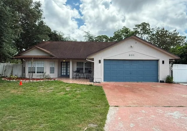 Photo 1 of Sale Pending at 601 S Dean Rd, Orlando, FL 32825 | MLS# O6423519 | Listing updated on 2026-09-22