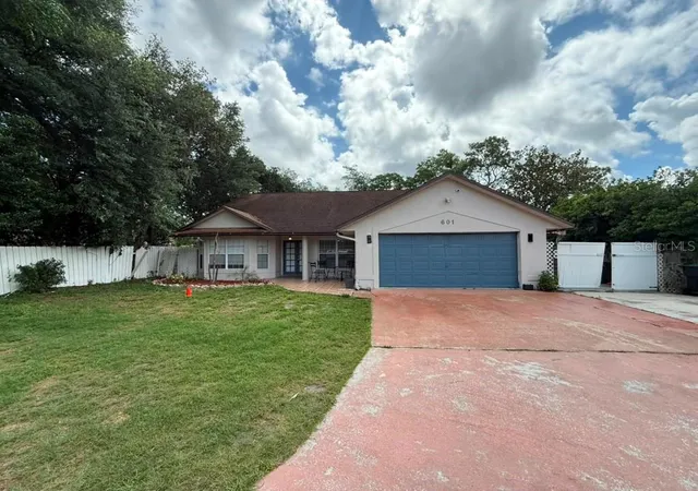 Photo 2 of Sale Pending at 601 S Dean Rd, Orlando, FL 32825 | MLS# O6423519 | Listing updated on 2026-09-22
