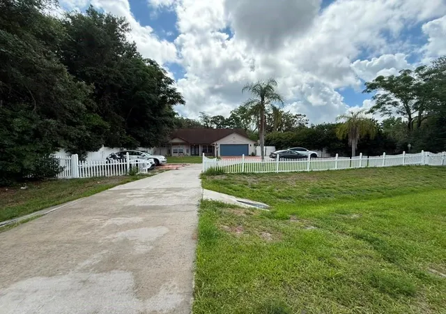 Photo 3 of Sale Pending at 601 S Dean Rd, Orlando, FL 32825 | MLS# O6423519 | Listing updated on 2026-09-22