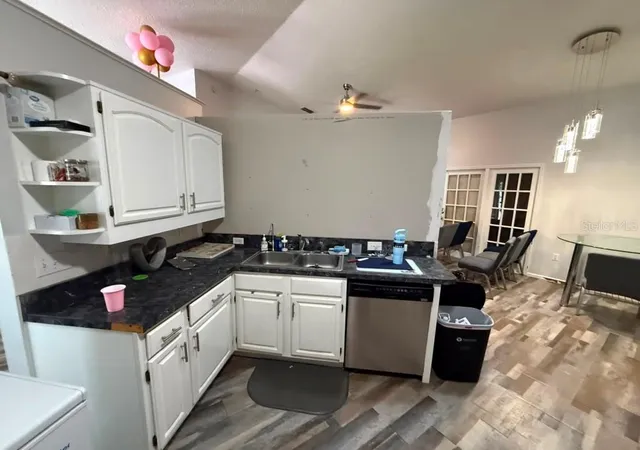 Photo 4 of Sale Pending at 601 S Dean Rd, Orlando, FL 32825 | MLS# O6423519 | Listing updated on 2026-09-22