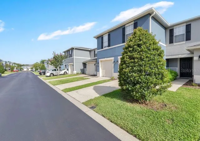 Photo 3 of Townhouse for sale at 12640 Somerset Oaks St, Orlando, FL 32828 | MLS# O6423528 | Listing updated on 2026-07-20