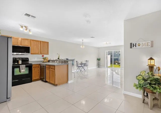 Photo 3 of Townhouse for sale at 12640 Somerset Oaks St, Orlando, FL 32828 | MLS# O6423528 | Listing updated on 2026-07-20