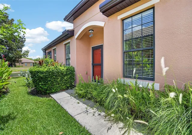 Photo 3 of Single family home for sale at 132 Shell Fls Dr, Apollo Beach, FL 33572 | MLS# TB8527293 | Listing updated on 2026-10-09