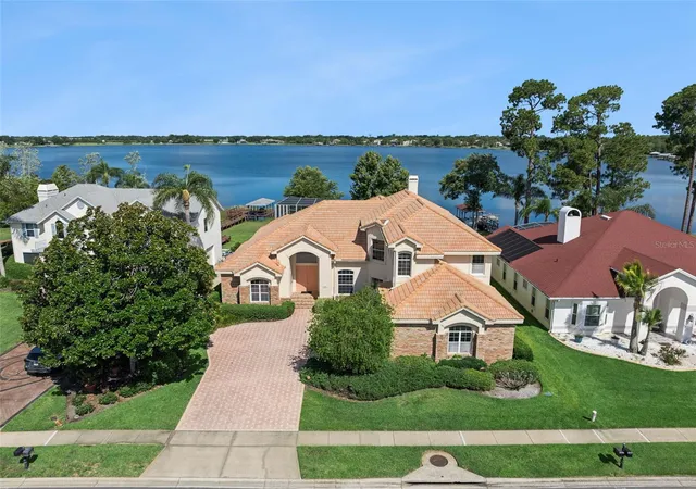 Photo 3 of Single family home for sale at 1901 Edgewater Dr, Mount Dora, FL 32757 | MLS# G5114826 | Listing updated on 2026-09-12