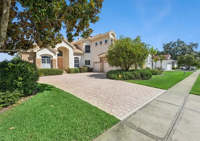 Photo 3 of Single family home for sale at 1901 Edgewater Dr, Mount Dora, FL 32757 | MLS# G5114826 | Listing updated on 2026-09-12