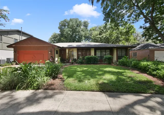 Photo 1 of Single family home for sale at 1121 Shorewood Dr, Orlando, FL 32806 | MLS# O6423559 | Listing updated on 2026-10-20