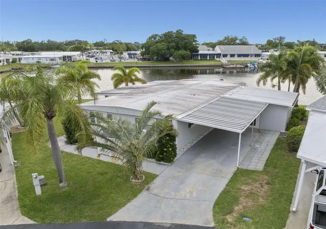 Photo 3 of Manufactured home for sale at 7162 Mount Arlington Dr Ne #417, Saint Petersburg, FL 33702 | MLS# TB8527316 | Listing updated on 2026-09-12