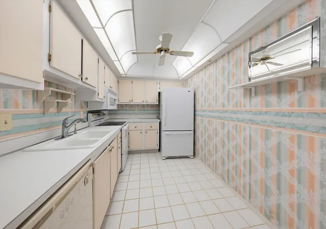 Homes for sale in Clearwater Beach, FL | 255 Dolphin Pt #307, Clearwater Beach, FL 33767 | MLS# TB8527319