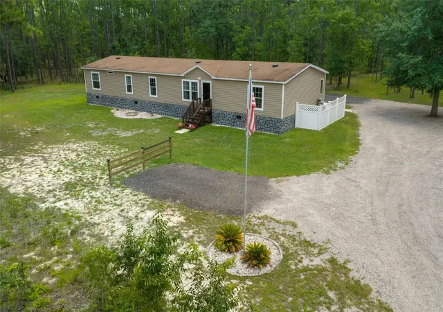 5th image of 105 Buck Run Trl, Hawthorne, FL 32640 | MLS# OM728137