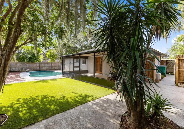 Photo 3 of Single family home for sale at 611 Pheasant Ave, Longwood, FL 32750 | MLS# O6423564 | Listing updated on 2026-10-06