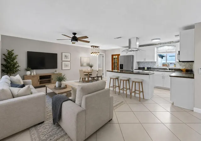 Photo 4 of Single family home for sale at 611 Pheasant Ave, Longwood, FL 32750 | MLS# O6423564 | Listing updated on 2026-10-06