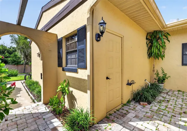 4th image of 1111 Lakeshore Dr #C3, Eustis, FL 32726 | MLS# G5114829