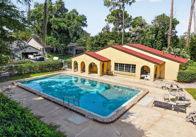2nd image of 1111 Lakeshore Dr, EUSTIS, FL 32726