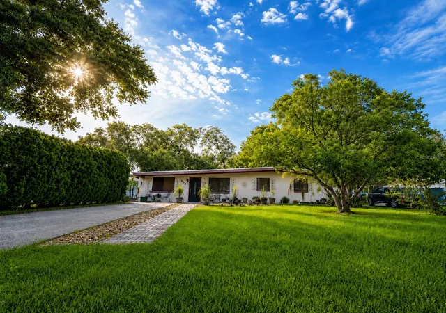 Homes for sale in South Daytona, FL | 608 Dixie Ln, South Daytona, FL 32119 | MLS# NS1088682