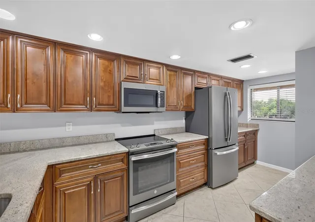 Photo 3 of Sale Pending at 1724 Golfview Dr, Tarpon Springs, FL 34689 | MLS# O6423585 | Listing updated on 2026-09-11