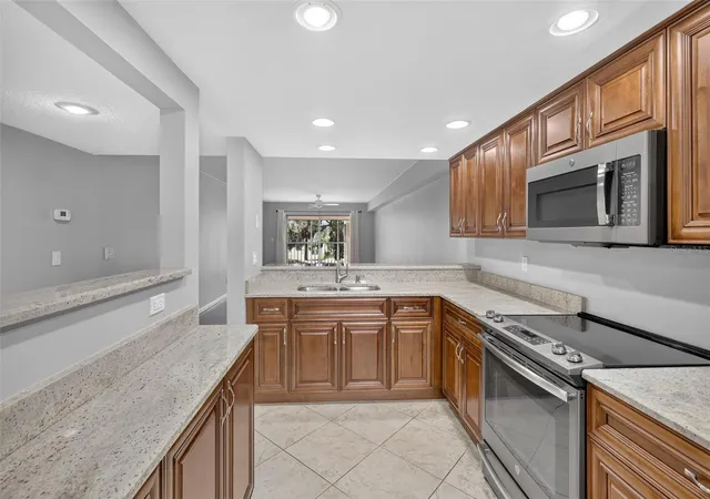 Listing Photo 5 - Condo for sale in building located at 1724 Golfview Dr, TARPON SPRINGS, FL 34689