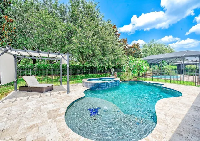 2nd image of 2917 Winglewood Cir, Lutz, FL 33558 | MLS# TB8527338