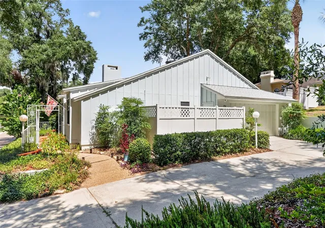 2nd image of 21 Townhill Dr, Eustis, FL 32726 | MLS# R4911612