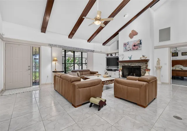 5th image of 21 Townhill Dr, Eustis, FL 32726 | MLS# R4911612