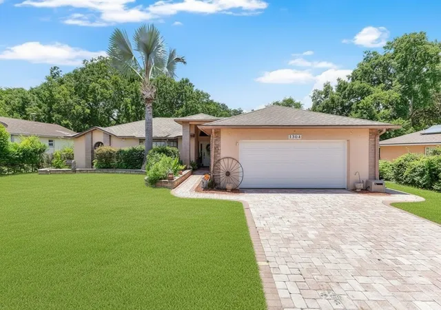 Homes for sale in Auburndale, FL | 1304 Ariana Woods Cir, Auburndale, FL 33823 | MLS# V4950114