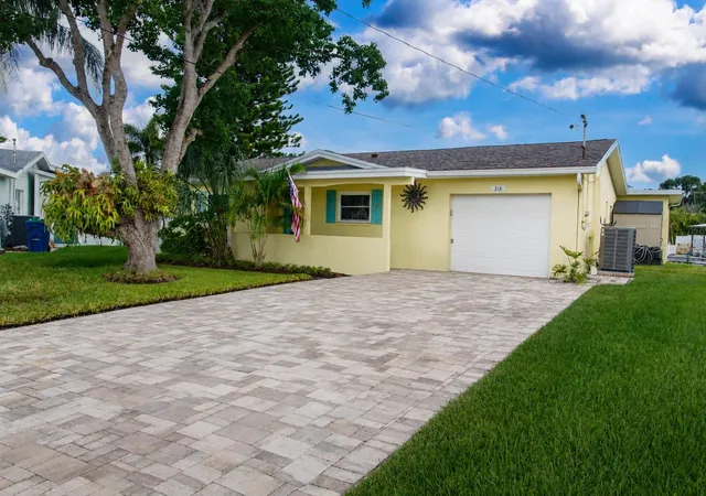 2nd image of 318 Circle Dr, Palm Harbor, FL 34683 | MLS# TB8527358