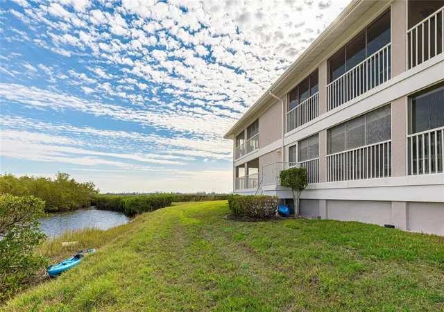 2nd image of 1109 Edgewater Cir #1109, Bradenton, FL 34209 | MLS# A4699480