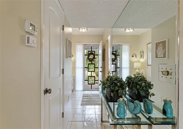 4th image of 1109 Edgewater Cir, BRADENTON, FL 34209