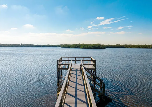 2nd image of 1109 Edgewater Cir, BRADENTON, FL 34209