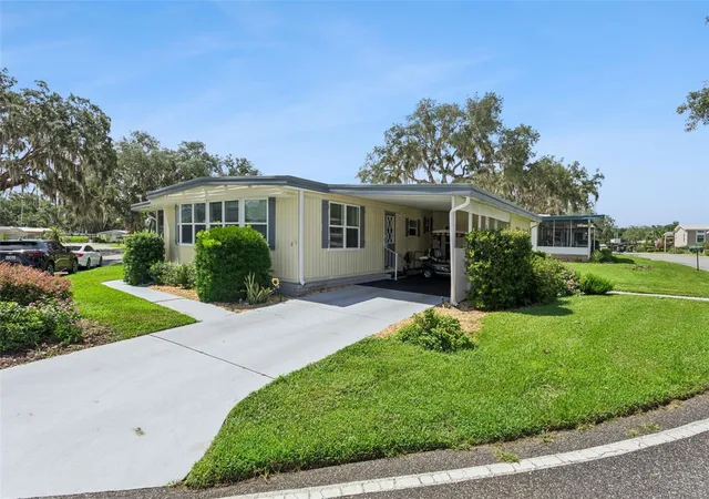 Photo 3 of Manufactured home for sale at 111 Ixora Way, Leesburg, FL 34748 | MLS# G5114837 | Listing updated on 2026-08-30