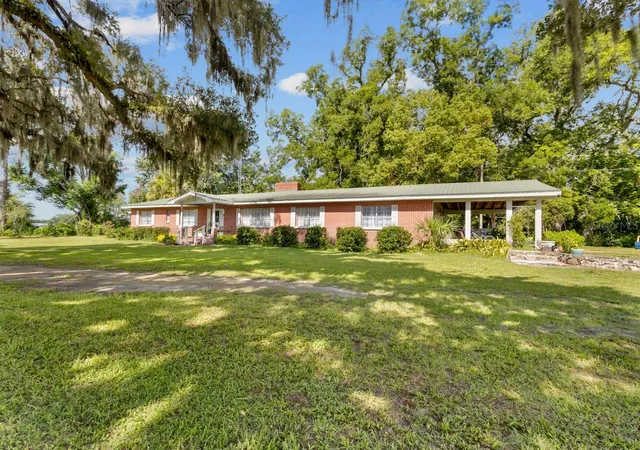 Photo 2 of Single family home for sale at 18951 SE 15th Street, Williston, FL 32696 | MLS# OM728143 | Listing updated on 2026-07-25
