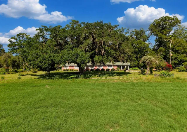 Photo 4 of Single family home for sale at 18951 SE 15th Street, Williston, FL 32696 | MLS# OM728143 | Listing updated on 2026-07-25