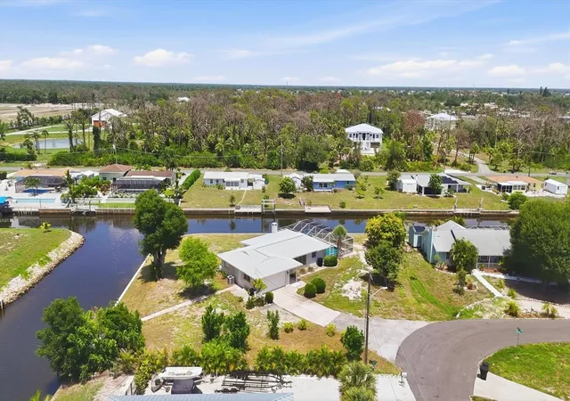 3rd image of 898 E 6Th St, Englewood, FL 34223 | MLS# D6148024