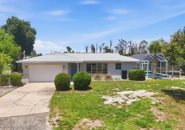 5th image of 898 E 6Th St, Englewood, FL 34223 | MLS# D6148024