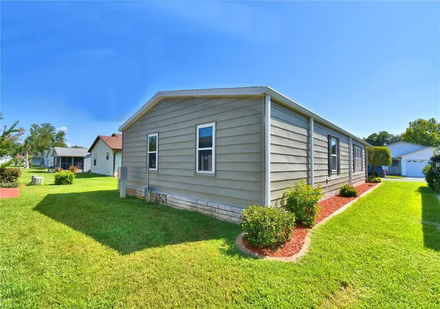 3rd image of 4901 Colonnades Cir E, Lakeland, FL 33811 | MLS# L4963376