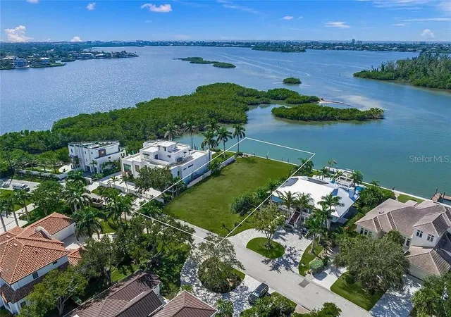 Photo 3 of Single family home for sale at 1386 Tangier Way, Sarasota, FL 34239 | MLS# A4699485 | Listing updated on 2026-07-18