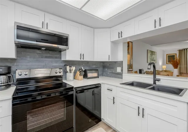 4th image of 2614 Cvs Cay Dr #102, Clearwater, FL 33760 | MLS# TB8527390