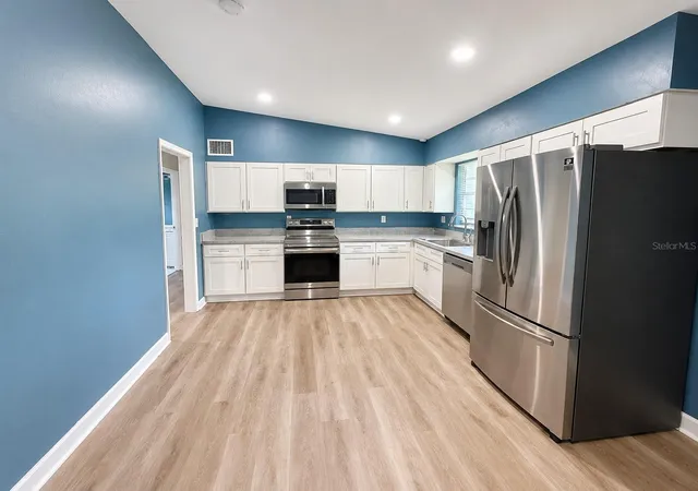 Photo 2 of Single family home for sale at 910 W 8th Street, Lakeland, FL 33805 | MLS# S5153357 | Listing updated on 2026-09-26
