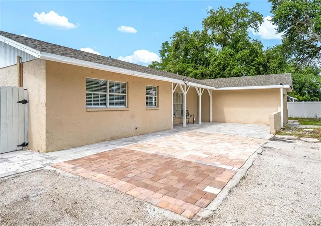 Photo 3 of Single family home for sale at 537 Melody Cir, Sarasota, FL 34237 | MLS# A4699486 | Listing updated on 2026-10-10
