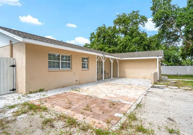 Photo 3 of Single family home for sale at 537 Melody Cir, Sarasota, FL 34237 | MLS# A4699486 | Listing updated on 2026-10-04