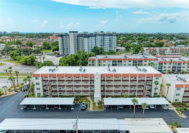 Photo 3 of Condo for sale at 220 Santa Maria St #338, Venice, FL 34285 | MLS# A4699490 | Listing updated on 2026-08-14