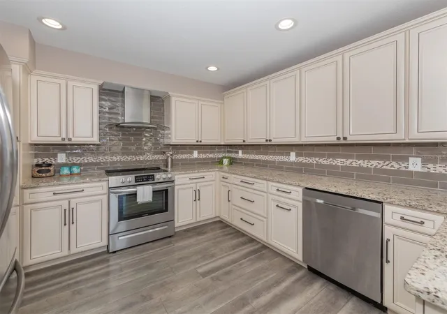 Photo 3 of House for sale at 21004 Isola Bella Cir, Venice, FL 34292 | MLS# C7528201 | Listing updated on 2026-09-14