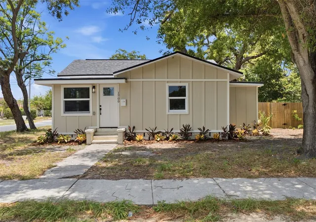 Photo 2 of Single family home for sale at 1700 Scranton St S, Saint Petersburg, FL 33711 | MLS# TB8527402 | Listing updated on 2026-08-26