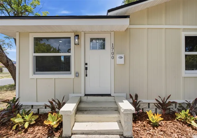 Photo 3 of Single family home for sale at 1700 Scranton St S, Saint Petersburg, FL 33711 | MLS# TB8527402 | Listing updated on 2026-08-26
