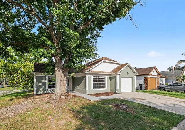Photo 1 of Single family home for sale at 301 Regal Park Dr, Valrico, FL 33594 | MLS# O6423645 | Listing updated on 2026-09-29