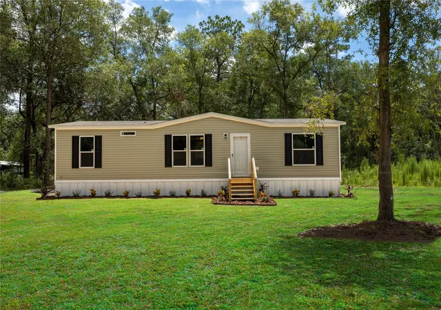2nd image of 104 Jackson Ave, Interlachen, FL 32148 | MLS# GC541815