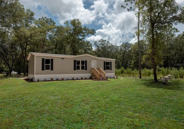 3rd image of 104 Jackson Ave, Interlachen, FL 32148 | MLS# GC541815