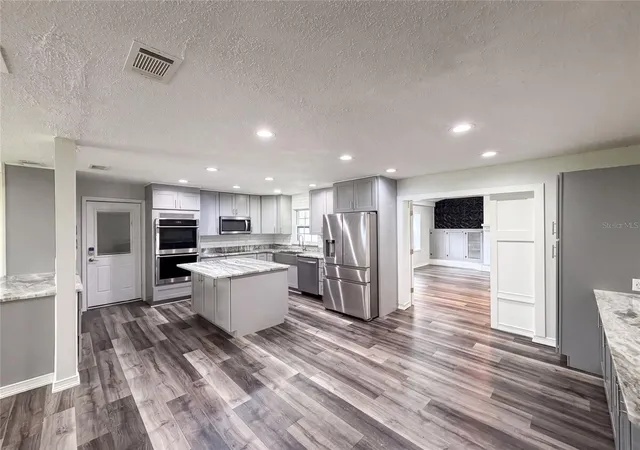 5th image of 1823 Lori Ln W, Lakeland, FL 33801 | MLS# O6423651
